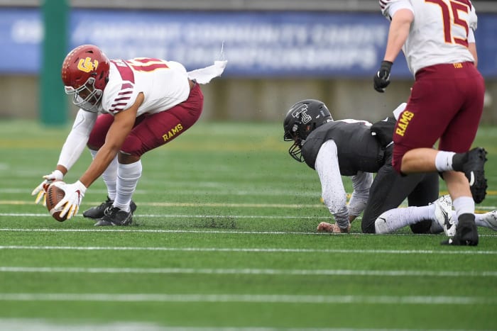 Tualatin.Central-Catholic.6A-football-final.Leon-Neuschwander.16
